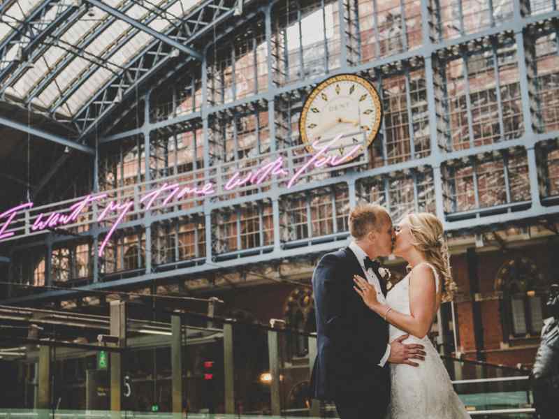 london wedding photographer Jon Thorne wedding photography wedding photo  renaissance hotel st pancras